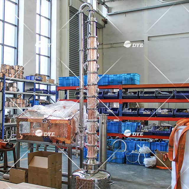 Колонный перегонный аппарат на 50 л. Оборудование для дистилляции с обратным холодильником. Домашний перегонный аппарат. Оборудование для мелкопериодической перегонки. 